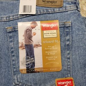 Wranglers relaxed fit jeans 40x30